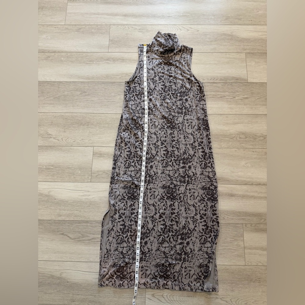 Garnet Hill Maxi Dress Sz M Gray Snake Print Resortwear Turtleneck Column Dress - Picture 9 of 12